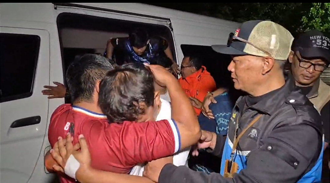 10 Korban Selamat KM Virgo Tiba di Garut Disambut Isak Tangis Keluarga