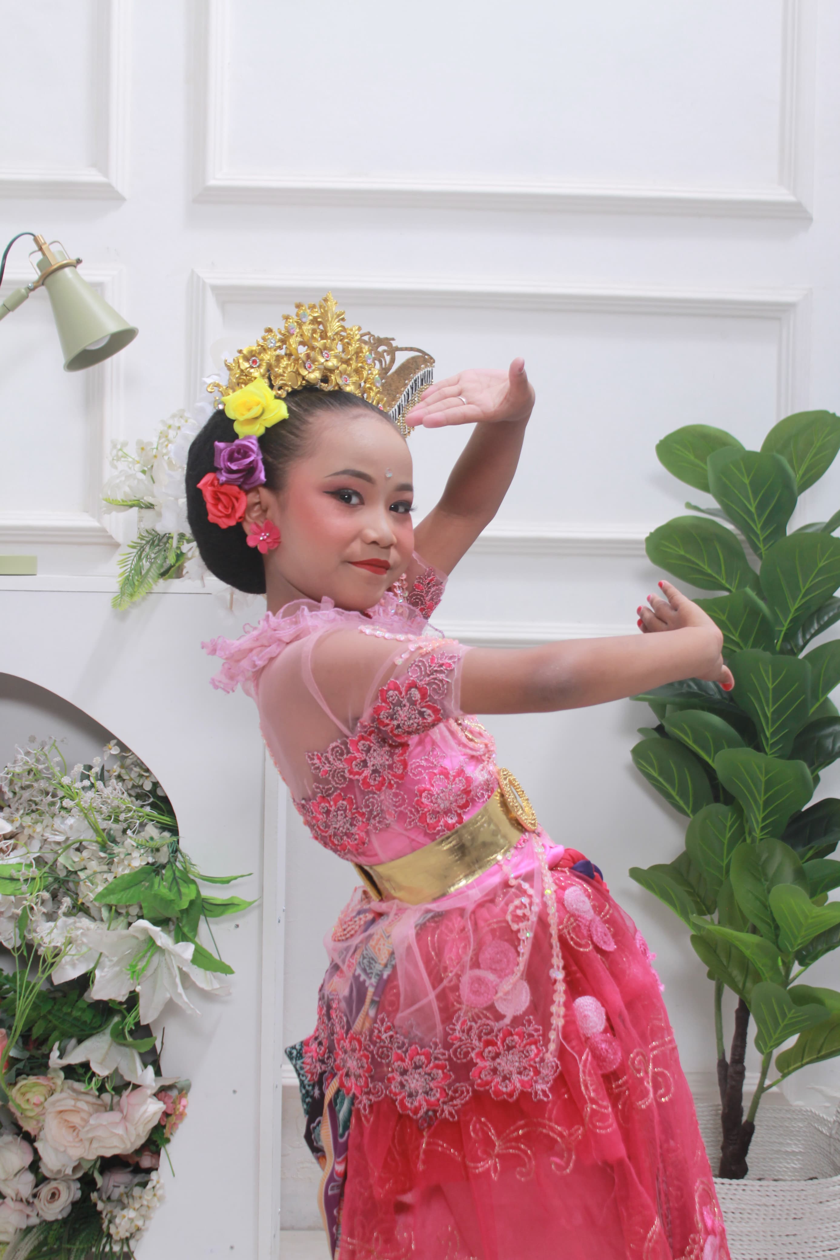 Fazila Mahveen Humaira Raih Juara I Pasanggiri Jaipong Jawa Barat