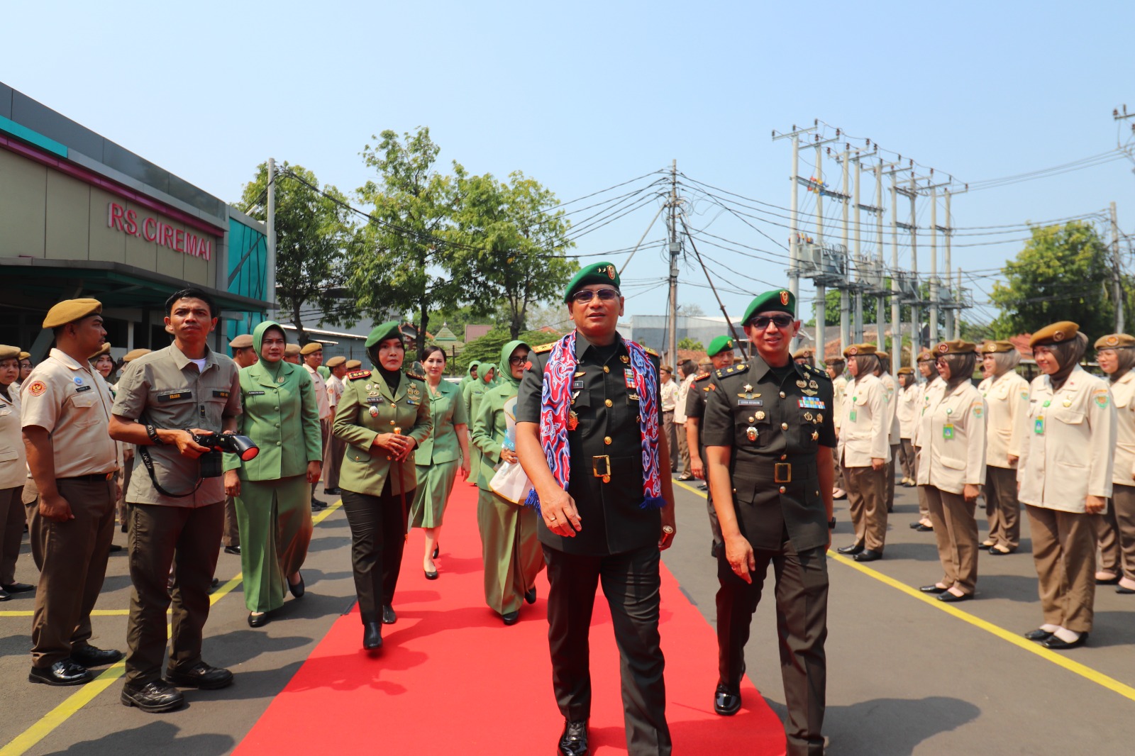 Pangdam Siliwangi Sambangi Pasien RS Ciremai, Tekankan Pelayanan Kesehatan untuk Prajurit dan Keluarga TNI