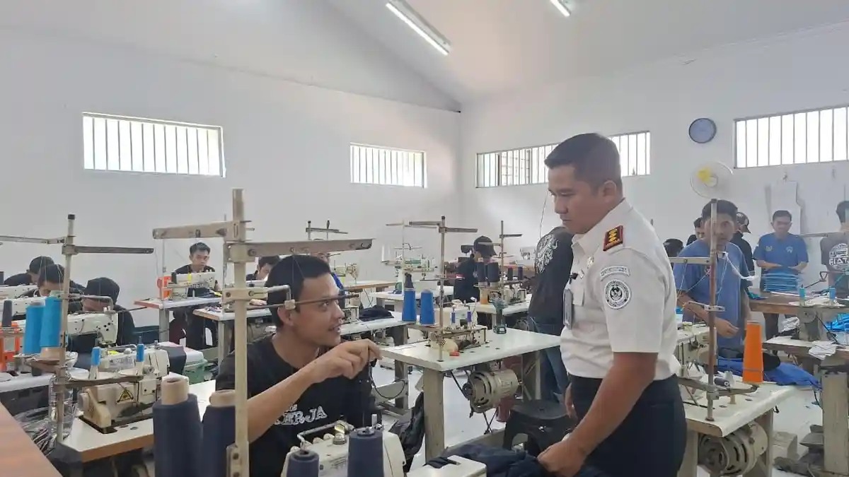 Bukan Sekadar Menjalani Hukuman, WBP Lapas Jelekong Sukses Produksi 22 Ribu Kaos dan Raup Omzet Rp1 Miliar