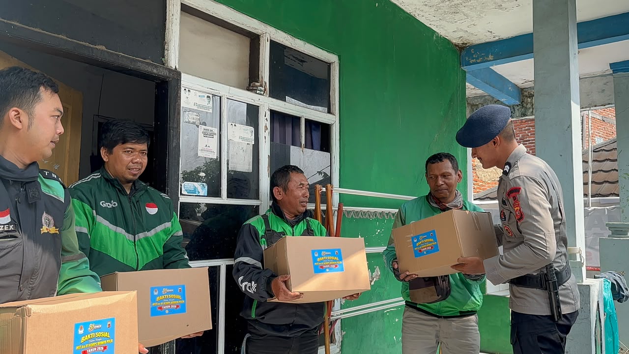HUT Brimob ke-81, Kompi 1 Batalyon D Pelopor Satbrimob Polda Jabar Bagikan Paket Sembako